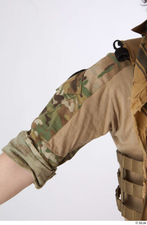 Waylon Crosby Army Pose A arm details of uniform upper…